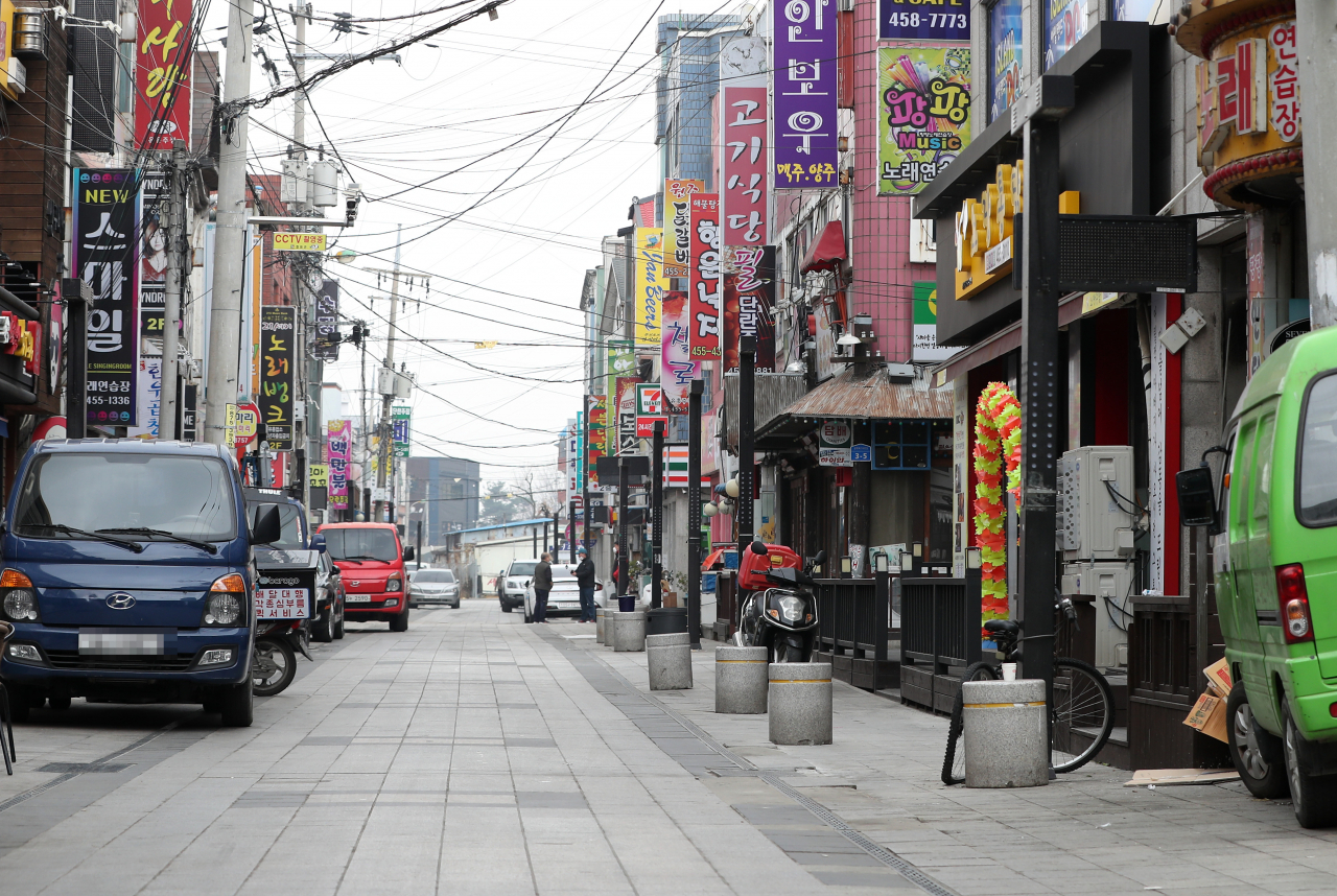 지난 17일 강원 철원군 동송전통시장 인근이 한산한 모습을 보이고 있다. [연합]