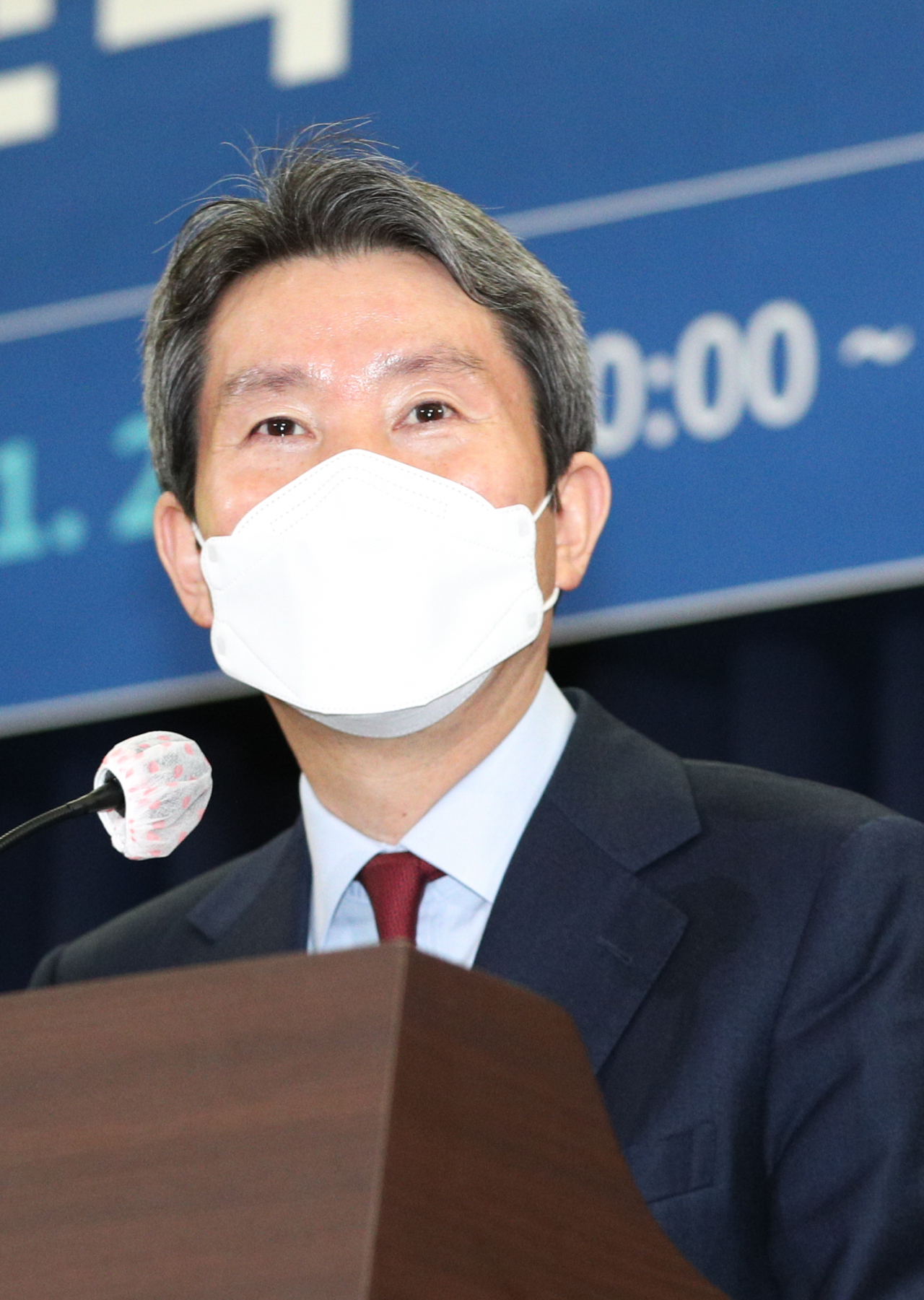 북한이 개성 남북공동연락사무소를 일방적으로 폭파한지 5개월이 지나도록 아무런 해명이나 사과를 내놓지 않은 가운데 정부와 여권에서는 서울·평양 상주대표부 신설 시나리오가 거론된다. 이인영 통일부 장관은 23일 국회 의원회관에서 열린 토론회에서 “서울·평양대표부를 비롯해 개성·신의주·나진선봉 지역에 연락소와 무역대표부 설치도 소망해본다”고 밝혔다. [연합]