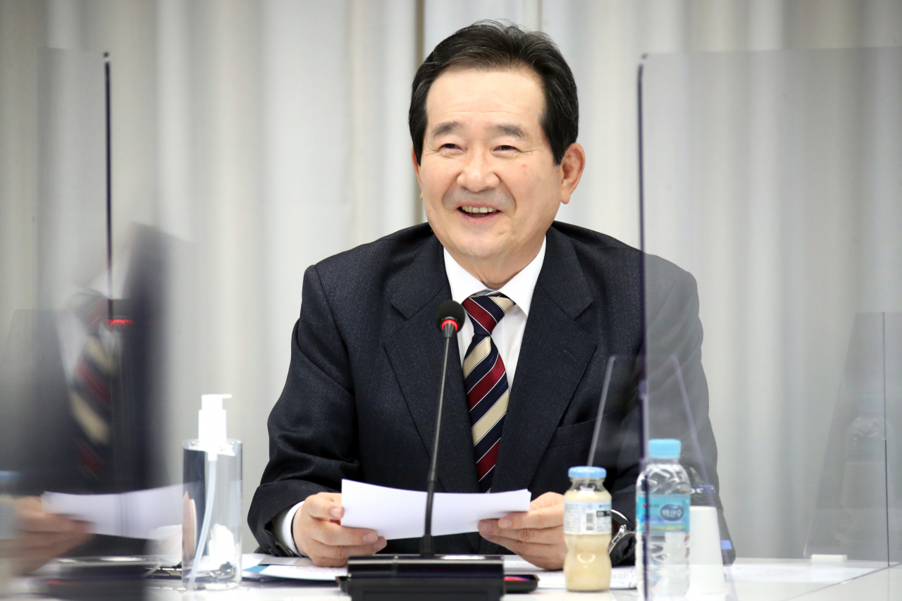 정세균 국무총리가 23일 경기 성남 판교의 코스맥스 본사에서 열린 '혁신형, 중견기업 간담회'에서 인사말하고 있다. [연합]