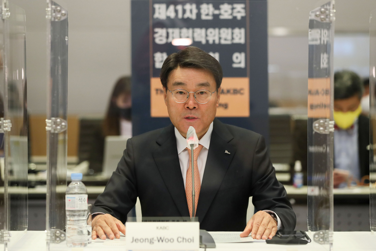 최정우 포스코 회장(한국·호주 경제협력위원회 위원장)이 24일 서울 여의도 전국경제인연합회 회관에서 열린 제41차 한국·호주 경제협력위원회에서 개회사를 하고 있다. [전경련 제공]