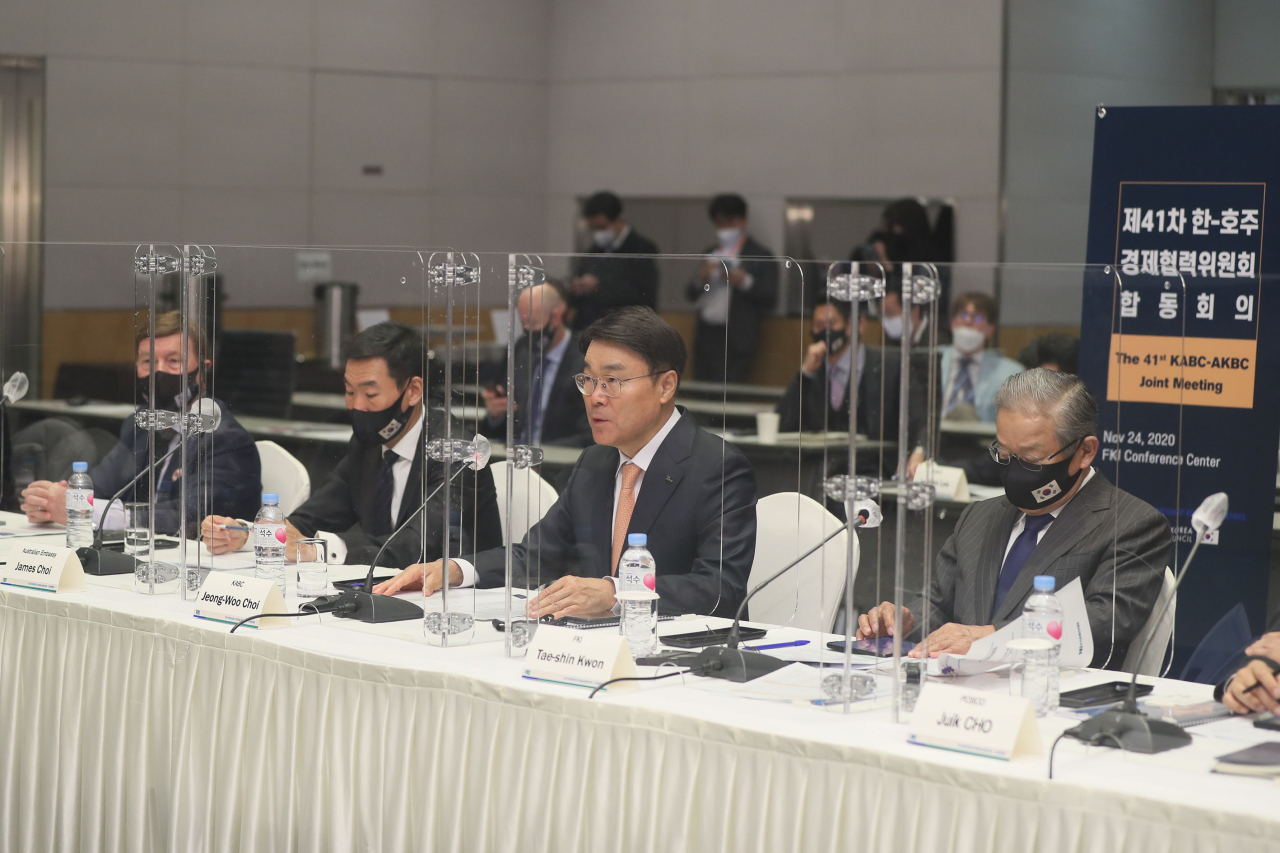 최정우 포스코 회장(한국·호주 경제협력위원회 위원장)이 24일 서울 여의도 전국경제인연합회 회관에서 열린 제41차 한국·호주 경제협력위원회에서 개회사를 하고 있다. [전경련 제공]