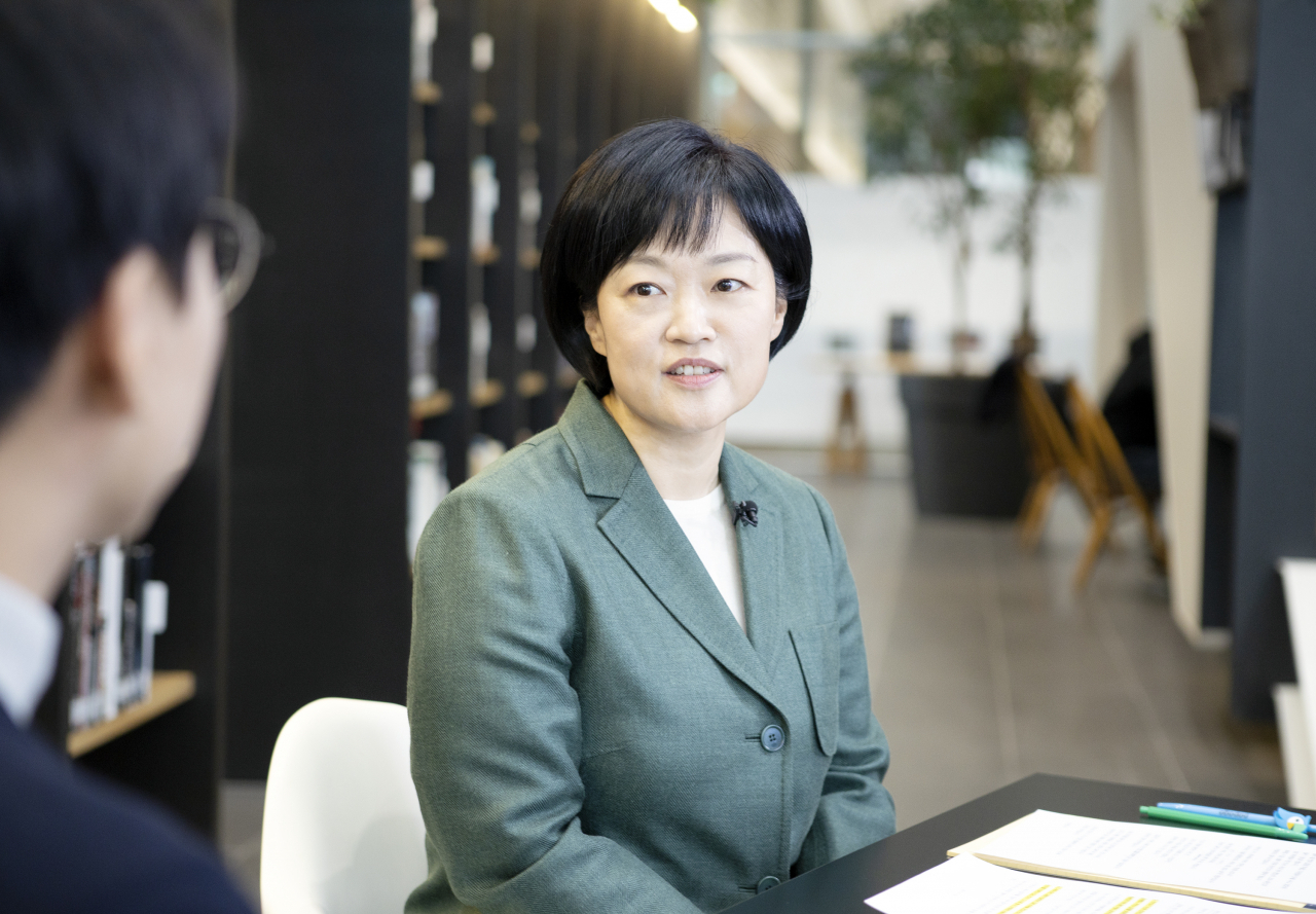24일 진행된 '네이버 커넥트 2021' 기자간담회에서 발표하고 있는 한성숙 네이버 대표 [네이버 제공]
