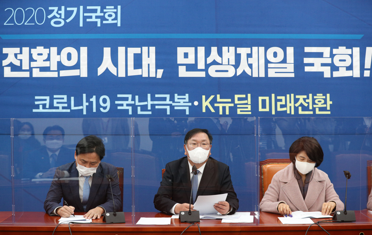 김태년 더불어민주당 원내대표가 24일 오전 서울 여의도 국회에서 열린 원내대책회의에서 발언하고 있다. 이상섭 기자 babtong@heraldcorp.com
