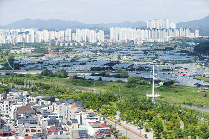지난 7월 말 임대차2법(전·월세상한제, 계약갱신청구권) 시행에 따른 전세난이 3기 신도시 공급 지연 등 영향으로 내년 이후까지 길어질 수 있다는 관측이 제기된다. 사진은 3기 신도시 창릉지구 모습. [연합]