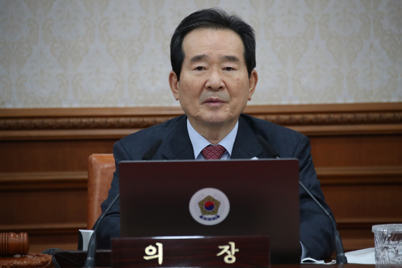 정세균 국무총리가 24일 정부서울청사에서 열린 국무회의를 주재하고 있다. [연합]