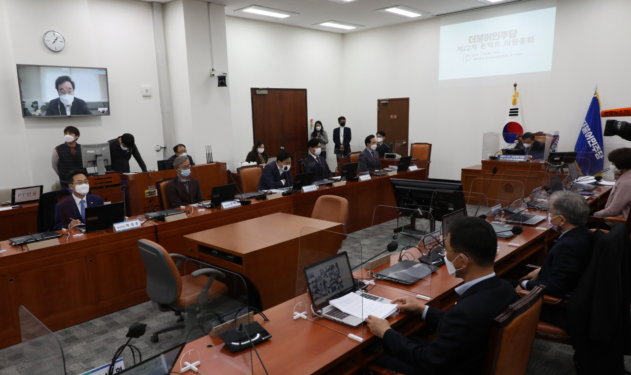 이낙연 더불어민주당 대표가 24일 오후 국회에서 열린 화상 의원총회에서 발언하고 있다. 이상섭 기자 babtong@heraldcorp.com