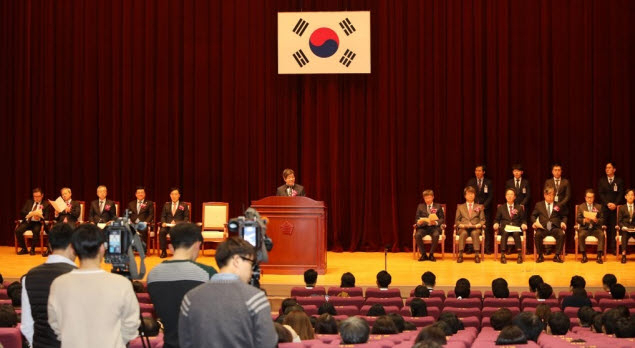 지난 1월13일 경기도 고양시 사법연수원 대강당에서 열린 제49기 사법연수생 수료식 모습. [연합]