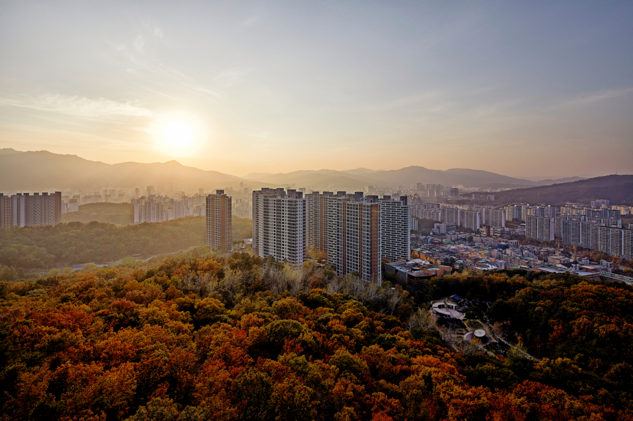 e편한세상 신곡포레스타뷰는 추동공원 북측에 단지가 위치해 있어 공원조망이 뛰어나고 쾌적한 주거환경을 누릴 수 있다.[대림산업 제공]