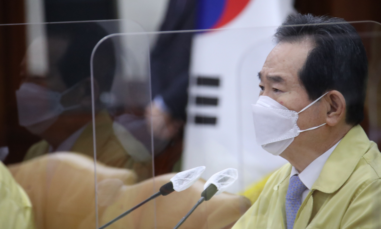 정세균 국무총리가 25일 정부서울청사에서 열린 신종 코로나바이러스 감염증(코로나19) 대응 중앙재난안전대책본부(중대본) 회의를 주재하며 발언하고 있다. [연합]