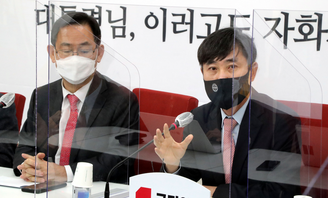 국회 정보위원회 하태경 국민의힘 간사(오른쪽)가 25일 오전 국회에서 열린 국가정보원법 개악 긴급기자회견에서 발언하고 있다. [연합]