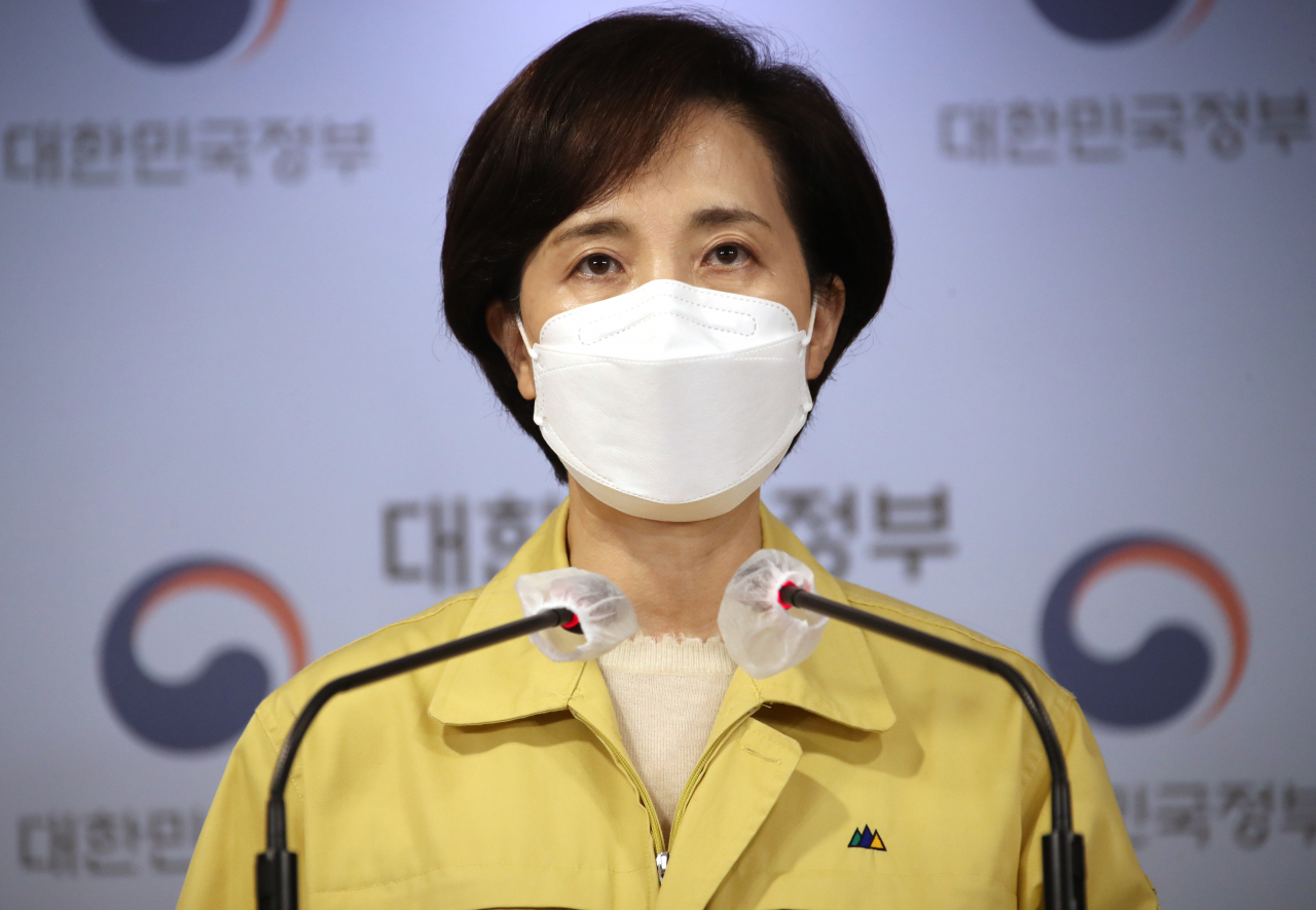 유은혜 사회부총리 겸 교육부 장관이 26일 정부서울청사에서 수능시험 시행 일주일 전 대국민 호소문을 발표하고 있다. [연합]
