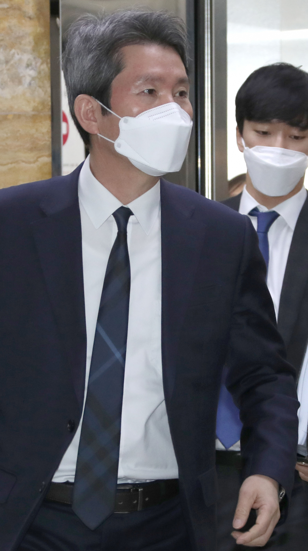 이인영 통일부 장관은 26일 한국아동·인구·환경의원연맹(CPE)과 유엔세계식량계획(WFP)이 공동주최한 ‘제로헝거’ 혁신정책회의에서 “필요하다면 내년 봄이라도 식량과 비료 등을 통해 적시에 남북이 협력해나갈 수 있어야 한다”고 밝혔다. 이 장관이 이날 오전 국회 외교통일위원회 전체회의에 참석하고 있다. [연합]