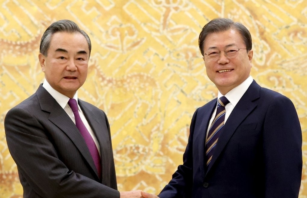 South Korean President Moon Jae-in(right) shakes hands with Chinese Foreign Minister Wang Yi at Cheong Wa Dae in Seoul on Thursday, 2020. (Yonhap)