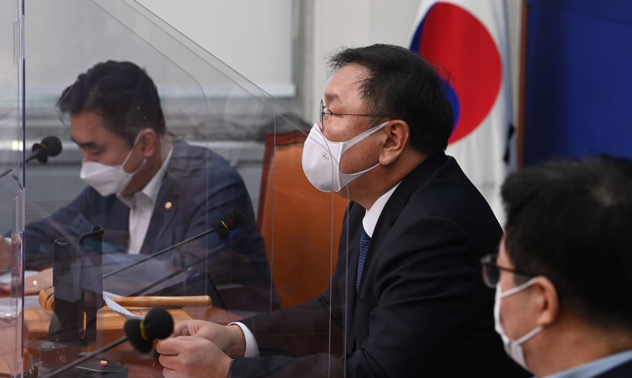 김태년 더불어민주당 원내대표가 27일 오전 국회에서 열린 최고위원회의에서 발언하고 있다. [연합]