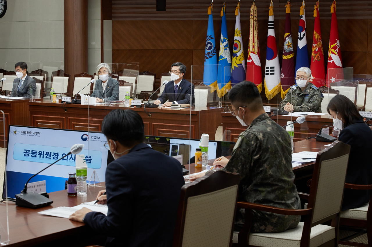강경화 외교부 장관과 서욱 국방부 장관이 30일 서울 용산 국방부 청사에서 열린 '유엔 평화유지 장관회의' 준비위원회를 공동 주재하고 있다.[사진=국방부]