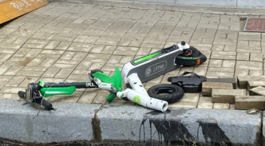 최근 발생한공유킥보드 사고 현장. [연합]