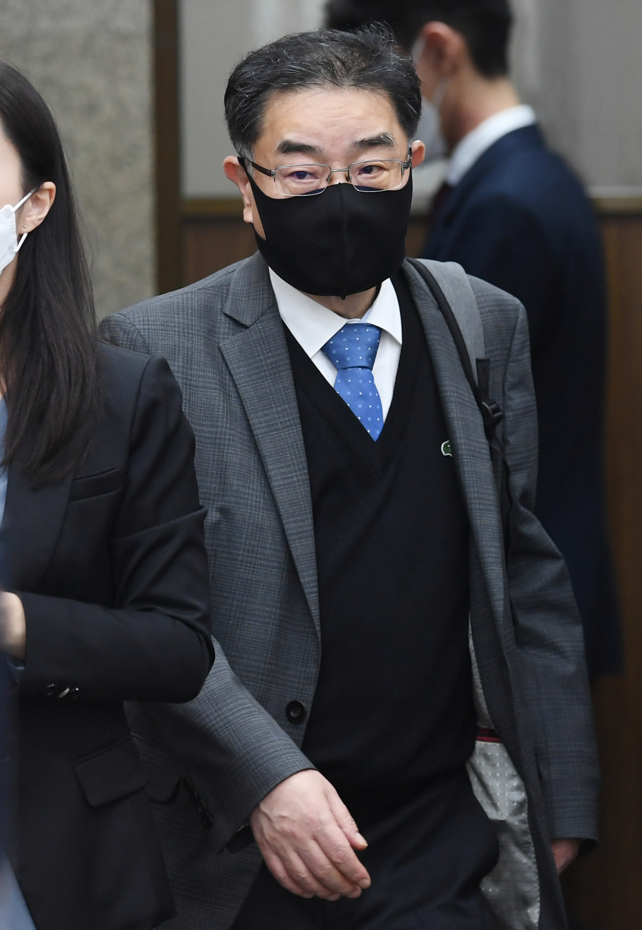 이헌 변호사가 18일 오후 서울 여의도 국회에서 열린 고위공직자범죄수사처장 후보추천위원회 3차 회의에 참석하고 있다. [연합]