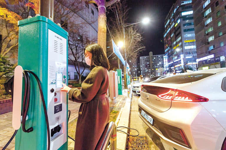 가로등으로 만든 전기차 충전소 [헤럴드 DB]