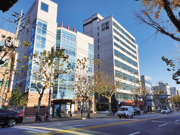 서울 성북구 안암동 역세권에 위치한 청년주택 ‘안암생활’전경.[이민경 기자]