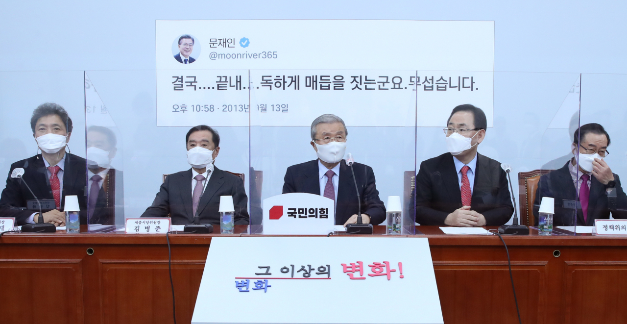 김종인 국민의힘 비상대책위원장이 1일 오전 서울 여의도 국회에서 열린 원외 시도당위원장 간담회에서 발언하고 있다. 왼쪽부터 이학재 인천시당위원장, 김병준 세종시당위원장, 김 비대위원장, 주호영 원내대표, 이종배 정책위의장. [헤럴드경제=이상섭 기자]