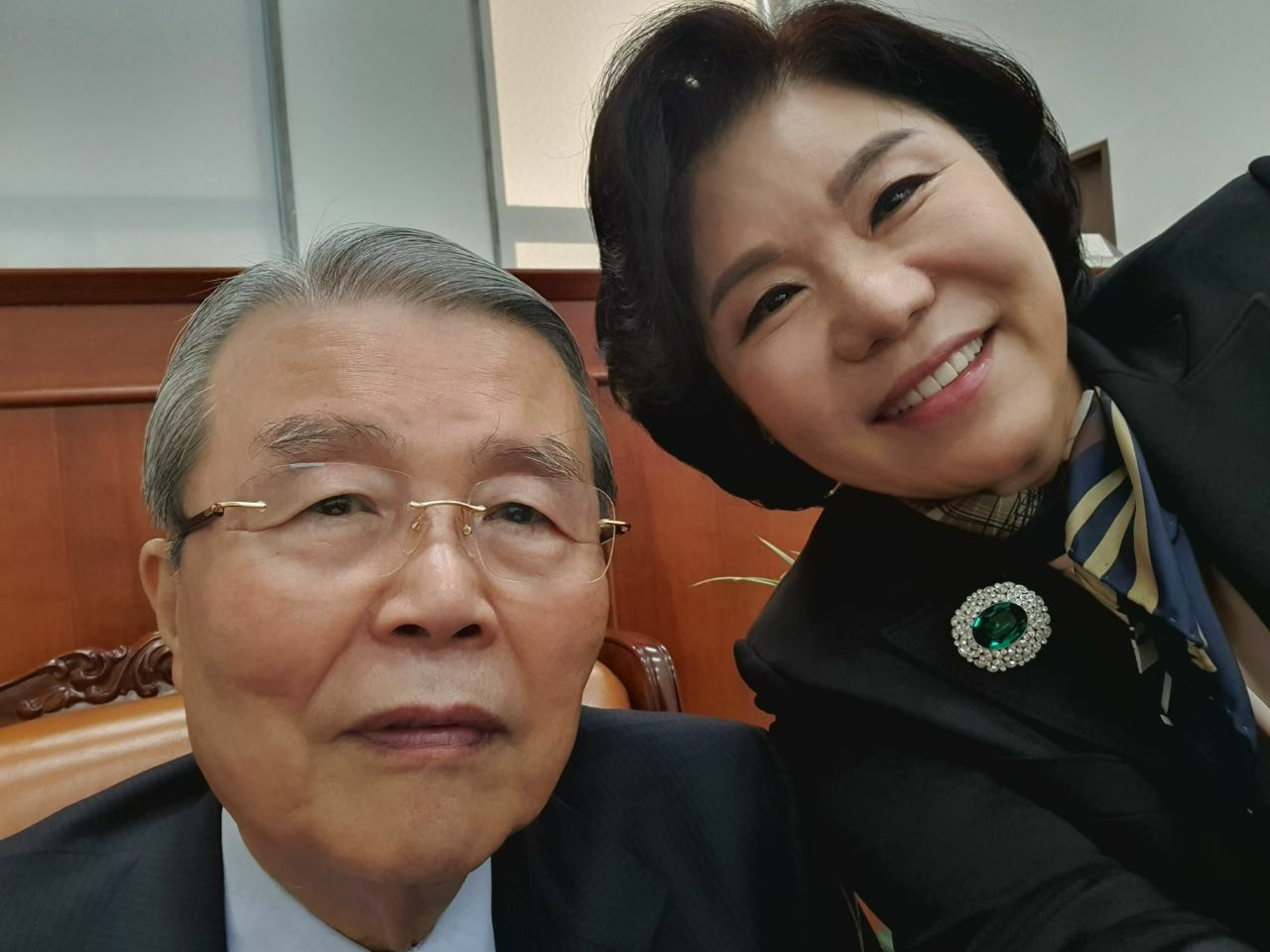 조은희 서초구청장(오른쪽)이 1일 국회서 김종인 국민의힘 비상대책위원장을 만나 서울시장 출마를 신고했다. [조은희 페이스북]