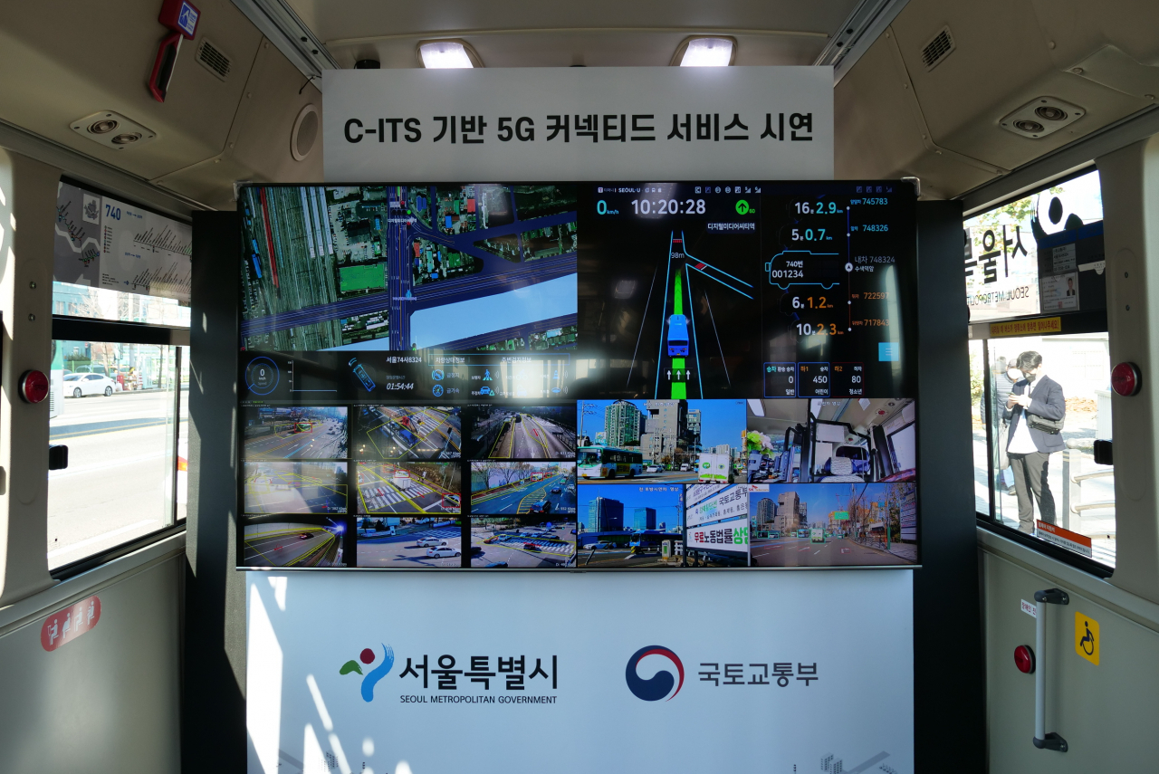 C-ITS 기반 5G 케넥티드 서비스 시연 모습. [서울시 제공]