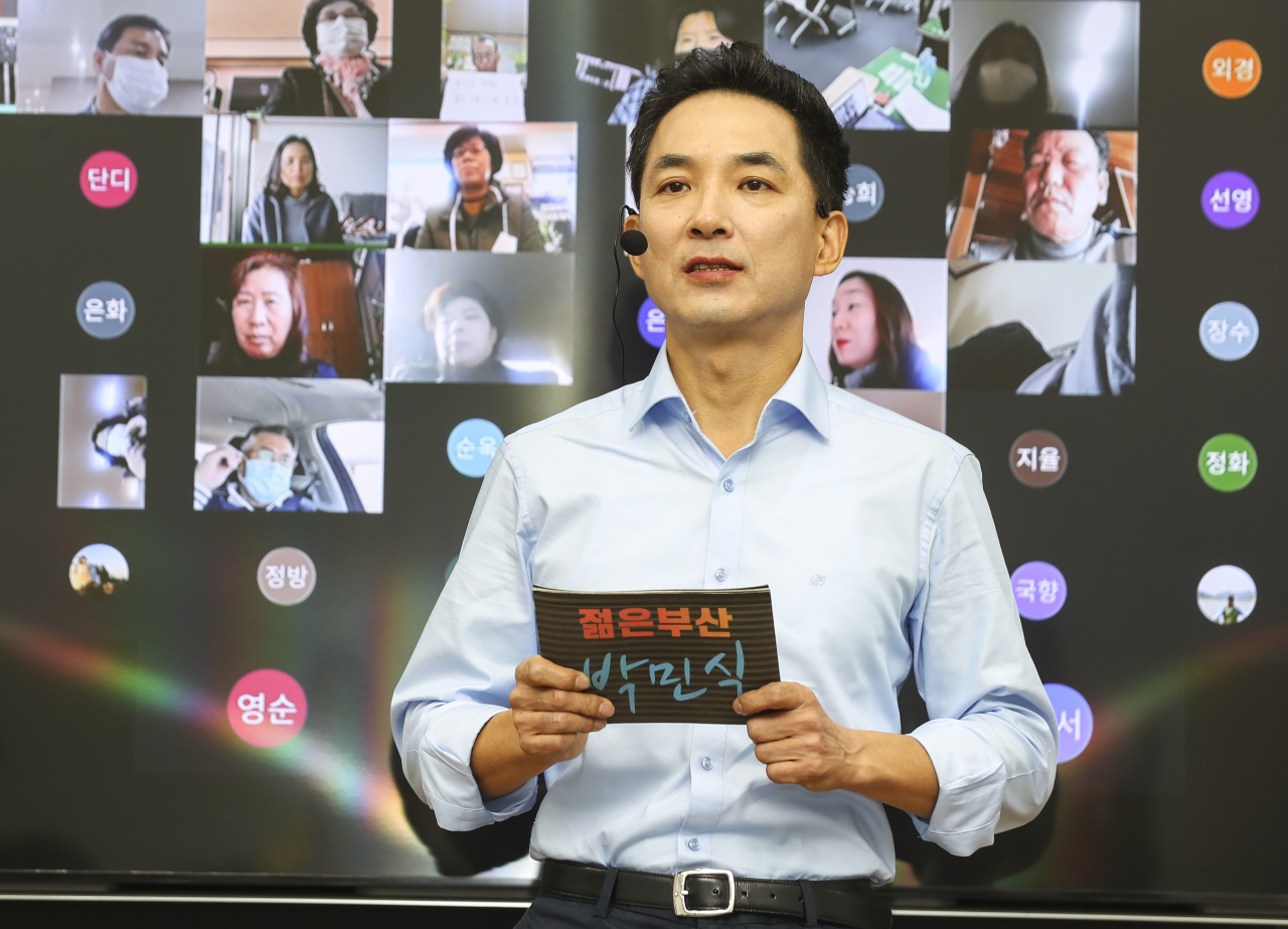 박민식 전 의원이 지난달 9일 오전 부산시의회 브리핑룸에서 내년 부산시장 보궐선거 출마 선언 기자회견을 하고 있다. [연합]