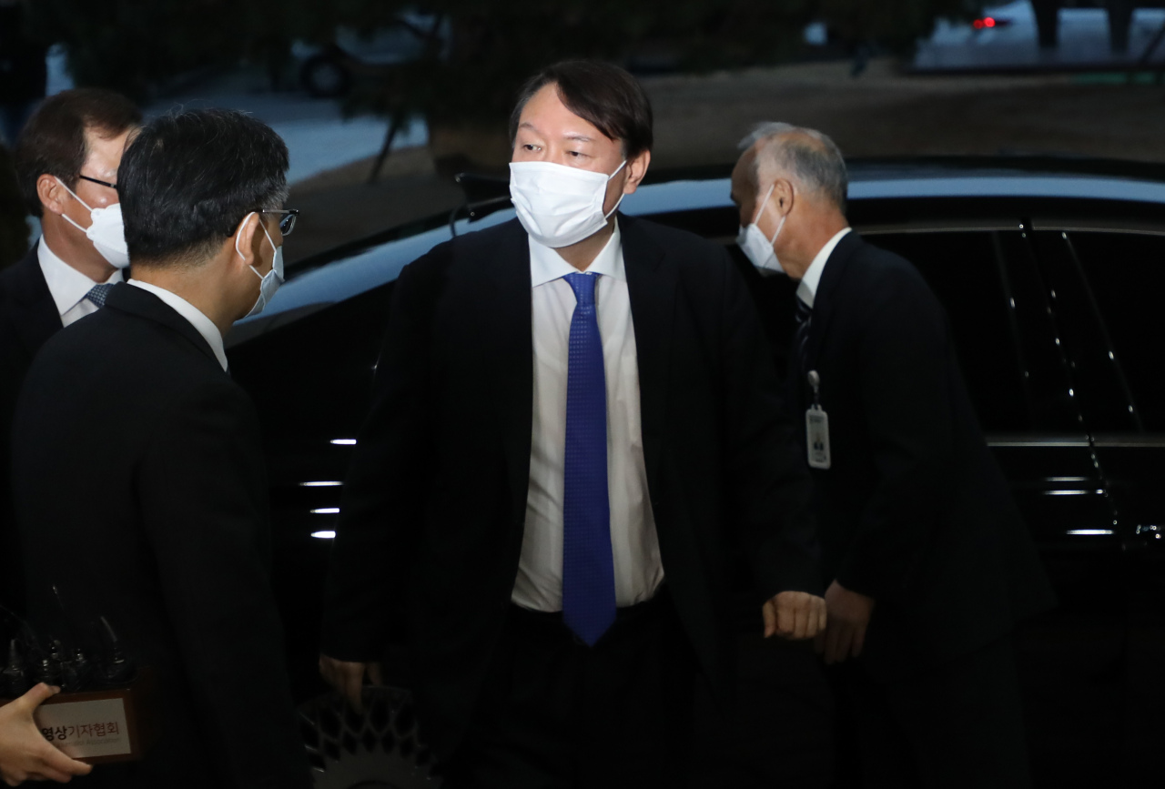 Prosecutor-General Yoon Seok-youl arrives at the Supreme Prosecutors` Office in Seoul on Tuesday. (Yonhap)