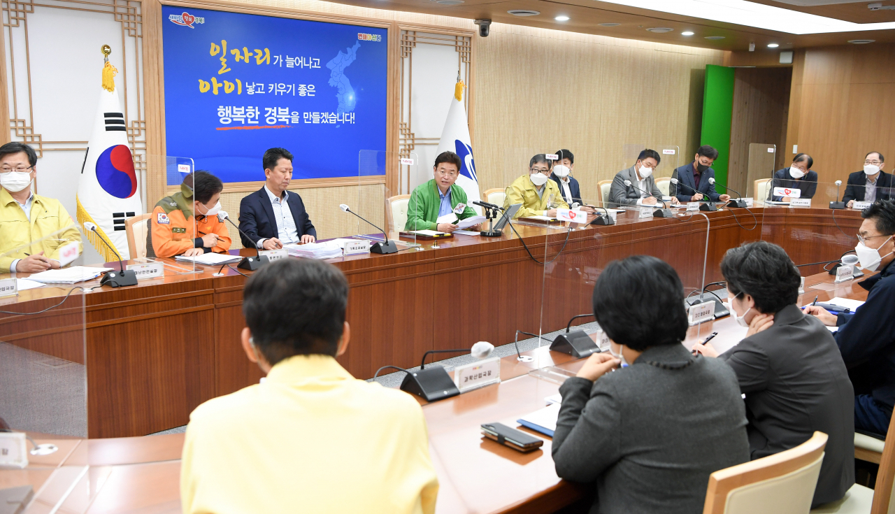 1일 열린 경북도 간부회의 모습.[경북도 제공]