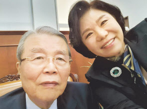조은희 서초구청장이 1일 페이스북에 올린 김종인 비대위원장과 함께 찍은 사진.