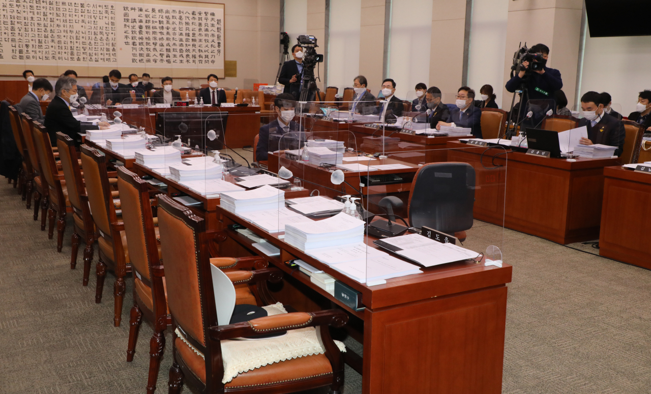 2일 국회 법제사법위원회 '중대재해법 제정에 대한 공청회'가 국민의힘 법사위원 전원이 불참한 가운데 열리고 있다. 이상섭 기자 babtong@heraldcorp.com
