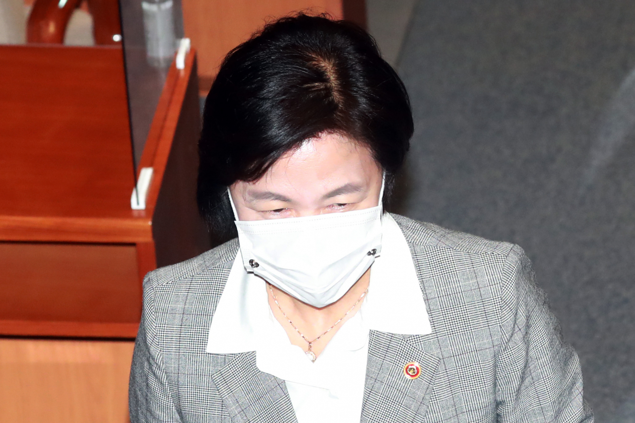 추미애 법무부 장관이 2일 오후 국회 본회의에서 2021년도 예산안이 통과된 뒤 회의장을 나서고 있다. [연합]