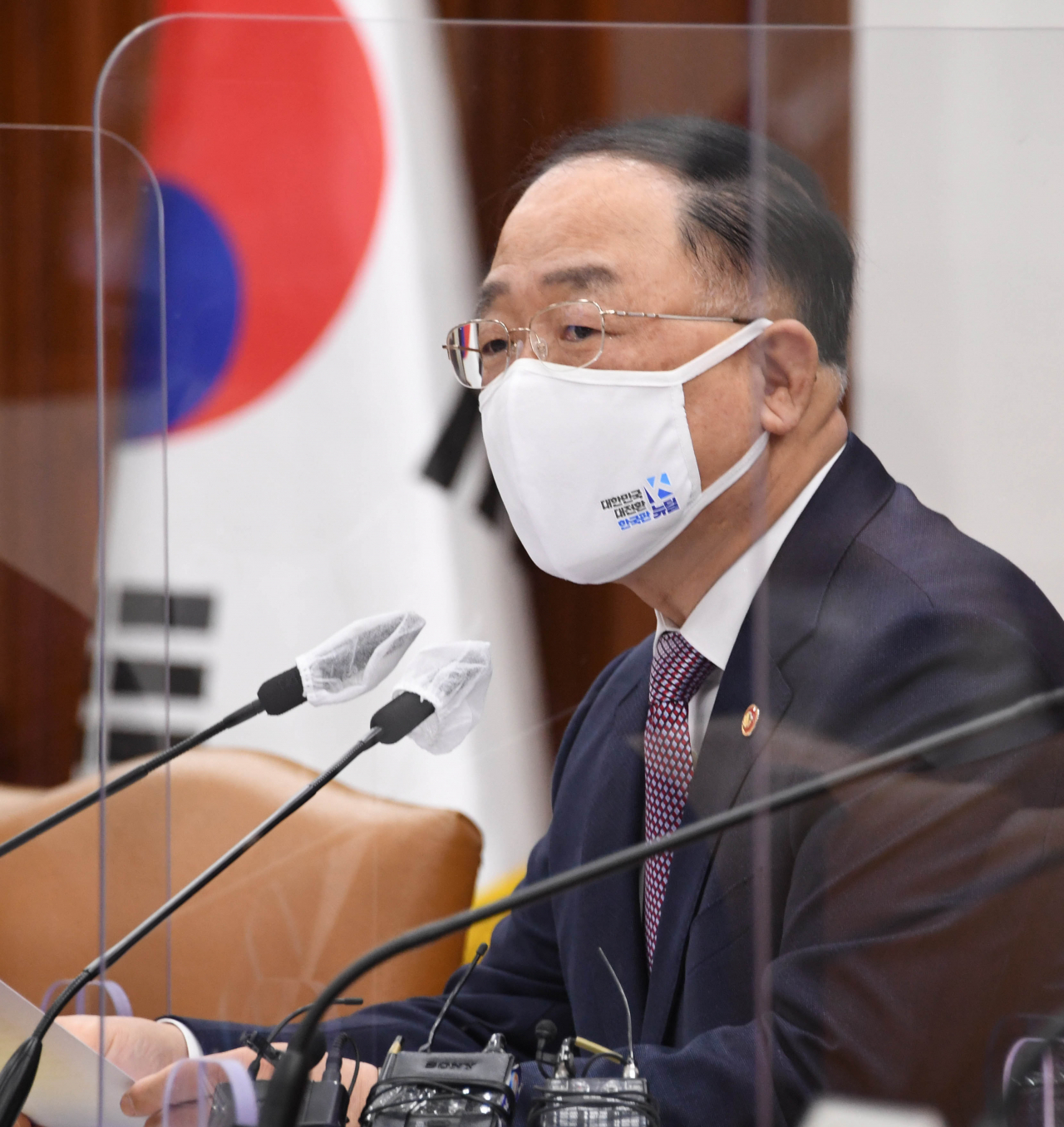 홍남기 부총리 겸 기획재정부 장관이 3일 서울 광화문 정부서울청사에서 열린 '제5차 혁신성장 전략회의'에서 모두발언을 하고 있다. [기획재정부 제공]