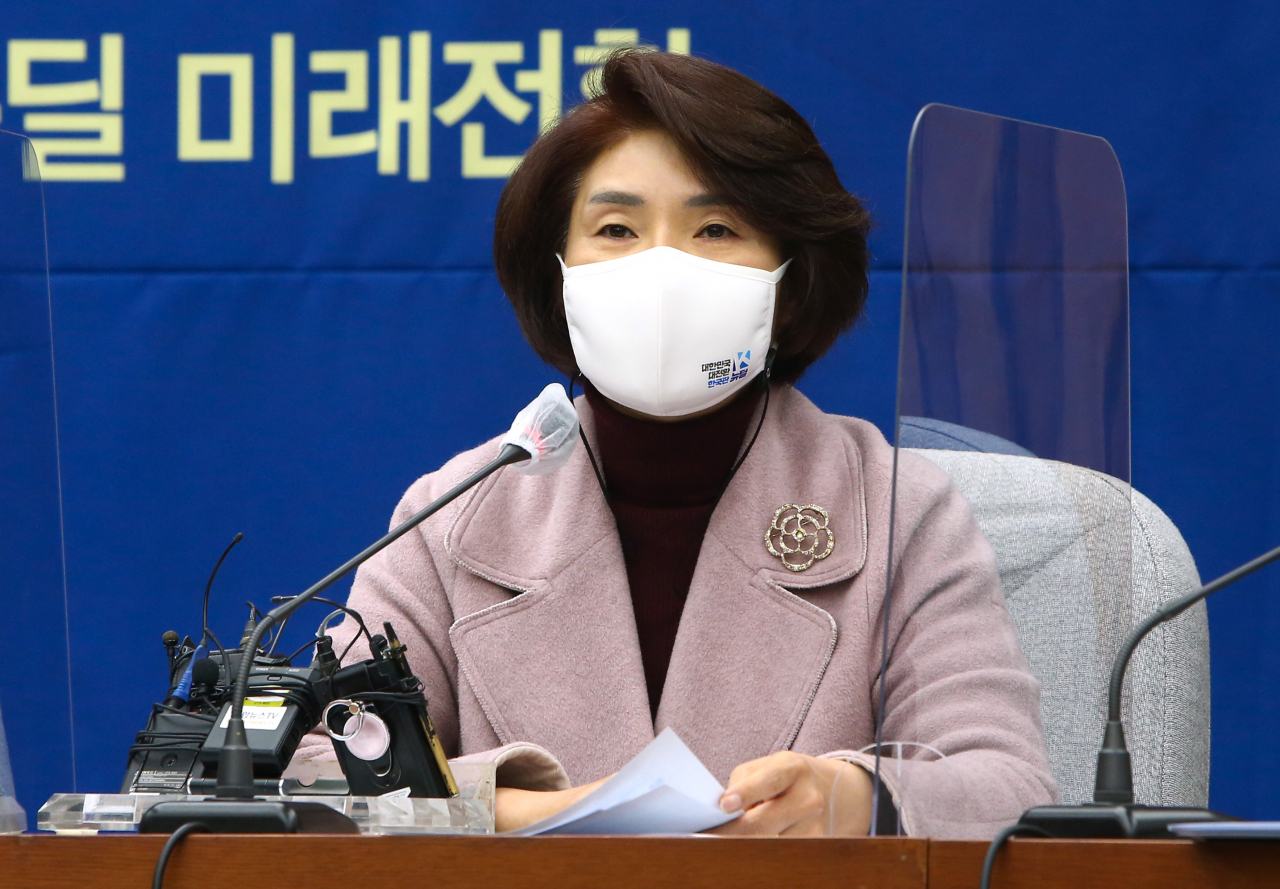 한정애 더불어민주당 정책위의장이 3일 국회에서 열린 정책조정회의에서 발언하고 있다. [연합]