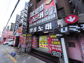 간석오거리 일대가 노후화되며 오래된 상권이라는 이미지가 자리 잡았다. 2008년부터 중대형 상가 공실률이 10%를 넘어섰다. 여기에 최근 코로나19 바이러스가 확산되며 상권의 분위기는 더욱 얼어붙었다.[상가정보연구소 제공]