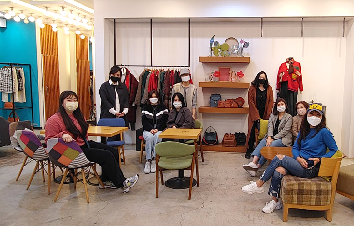 동서대 교수 및 학생, 산업체 전문가, 패션 소상공인이 함께 힘을 모았다. [동서대 제공]