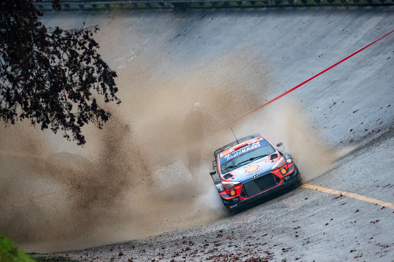 현대자동차 i20 Coupe WRC 경주차의 역동적인 주행 모습. [현대차 제공]