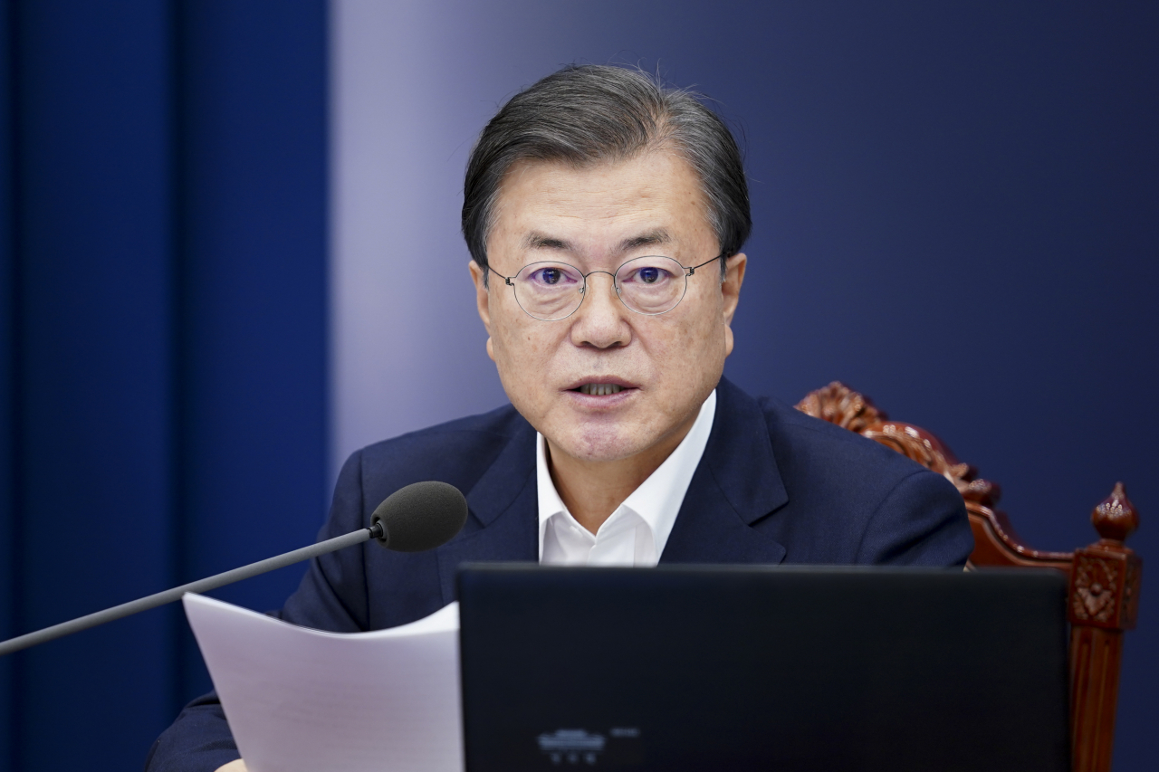 문재인 대통령이 7일 청와대에서 수석·보좌관 회의를 주재하고 있다. [연합]