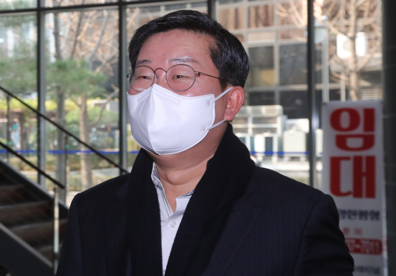전해철 행정안전부 장관 후보자가 7일 오전 서울 광화문 임시 사무실로 출근하고 있다. [연합]