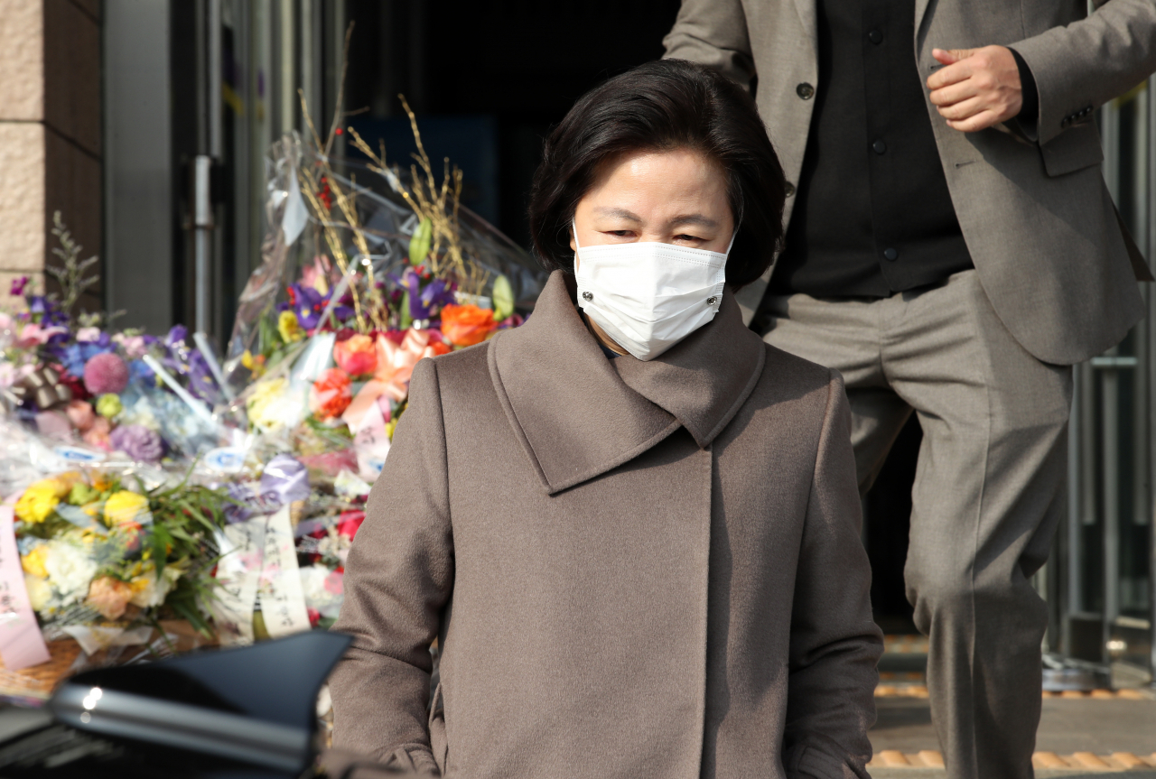 추미애 법무부 장관이 지난 7일 오전 정부과천청사 법무부를 나서고 있다. [연합]