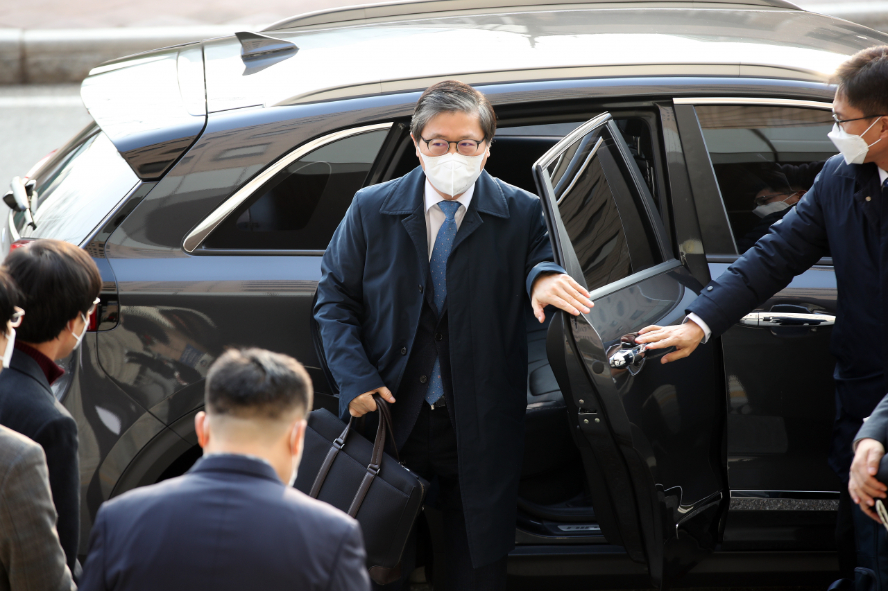 변창흠 국토교통부 장관 후보자가 7일 오전 과천 서울지방국토관리청으로 출근하고 있다. [연합]