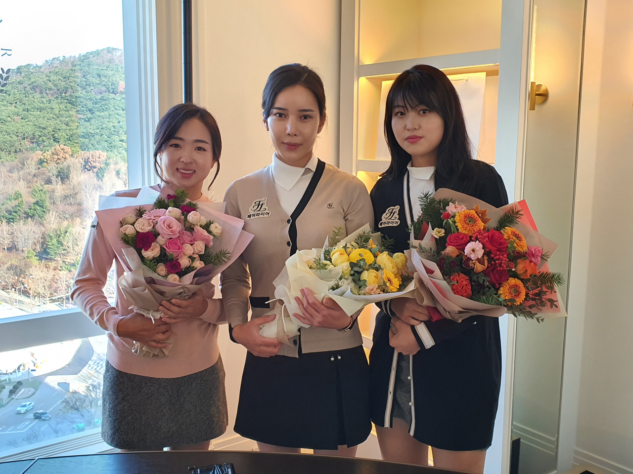 이솔라 강리아 문지은(왼쪽부터)