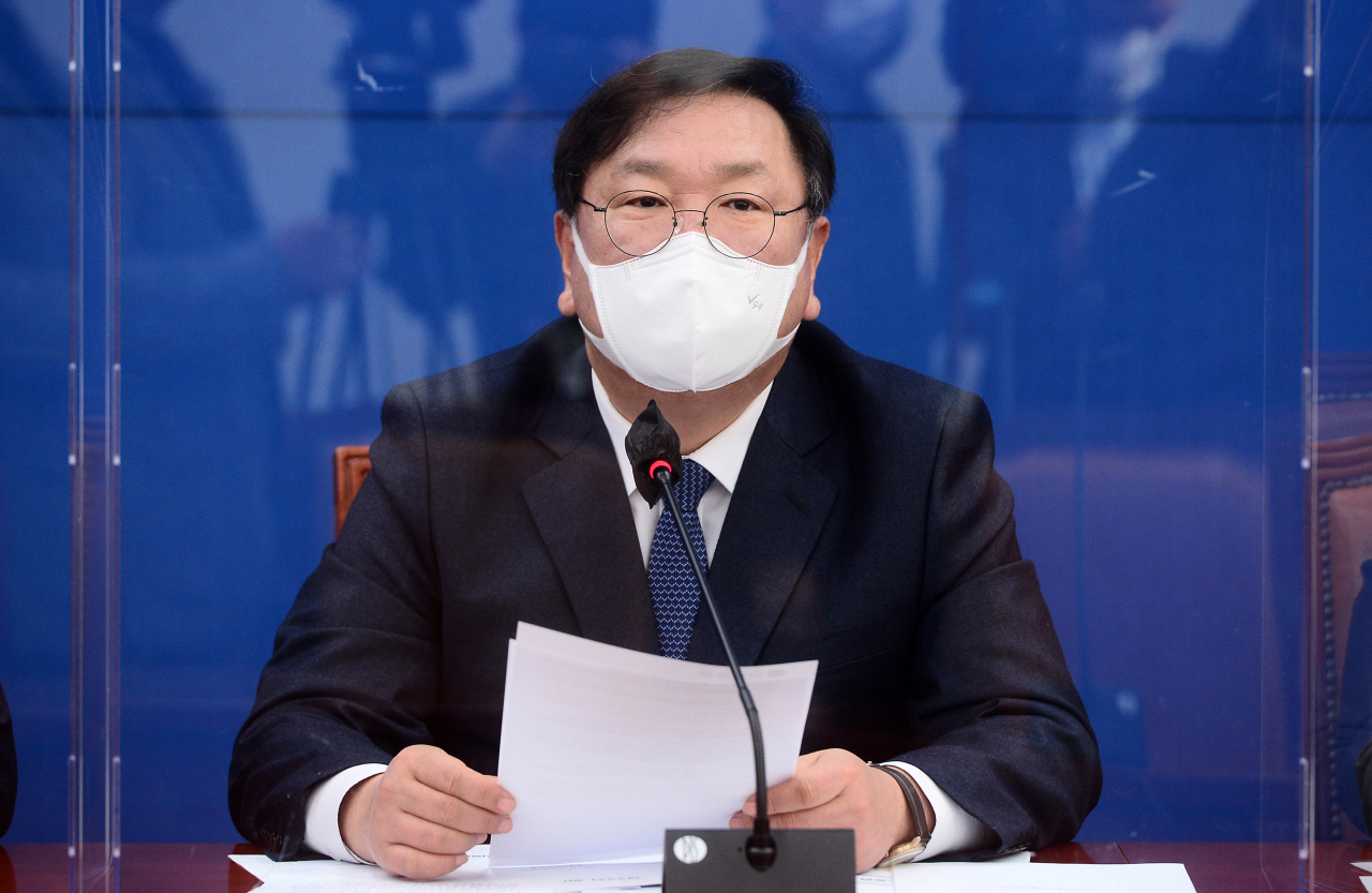김태년 더불어민주당 원내대표가 8일 오전 서울 여의도 국회에서 열린 원내대책회의에서 발언하고 있다. [연합]