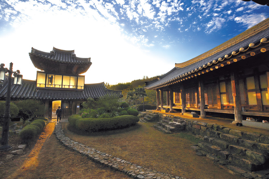 영광 군남면 연안김씨 직강공파 종가 매간당 고택. 국내 최대 규모인 125칸의 대저택이다. 신라 김알지·내물왕의 후손으로 3효자를 배출했다. [연합]