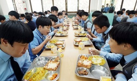인천, ‘친환경 무상급식 시대’ 연다.〈사진제공=연합뉴스〉
