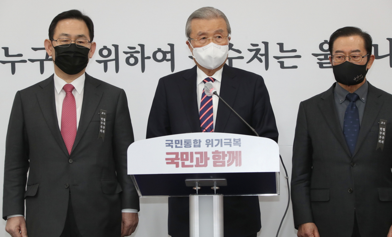 김종인 국민의힘 비상대책위원장이 8일 오후 서울 여의도 국회에서 더불어민주당의 공수처법 강행처리와 관련한 긴급기자회견을 하고 있다. [이상섭 기자/babtong@heraldcorp.com]