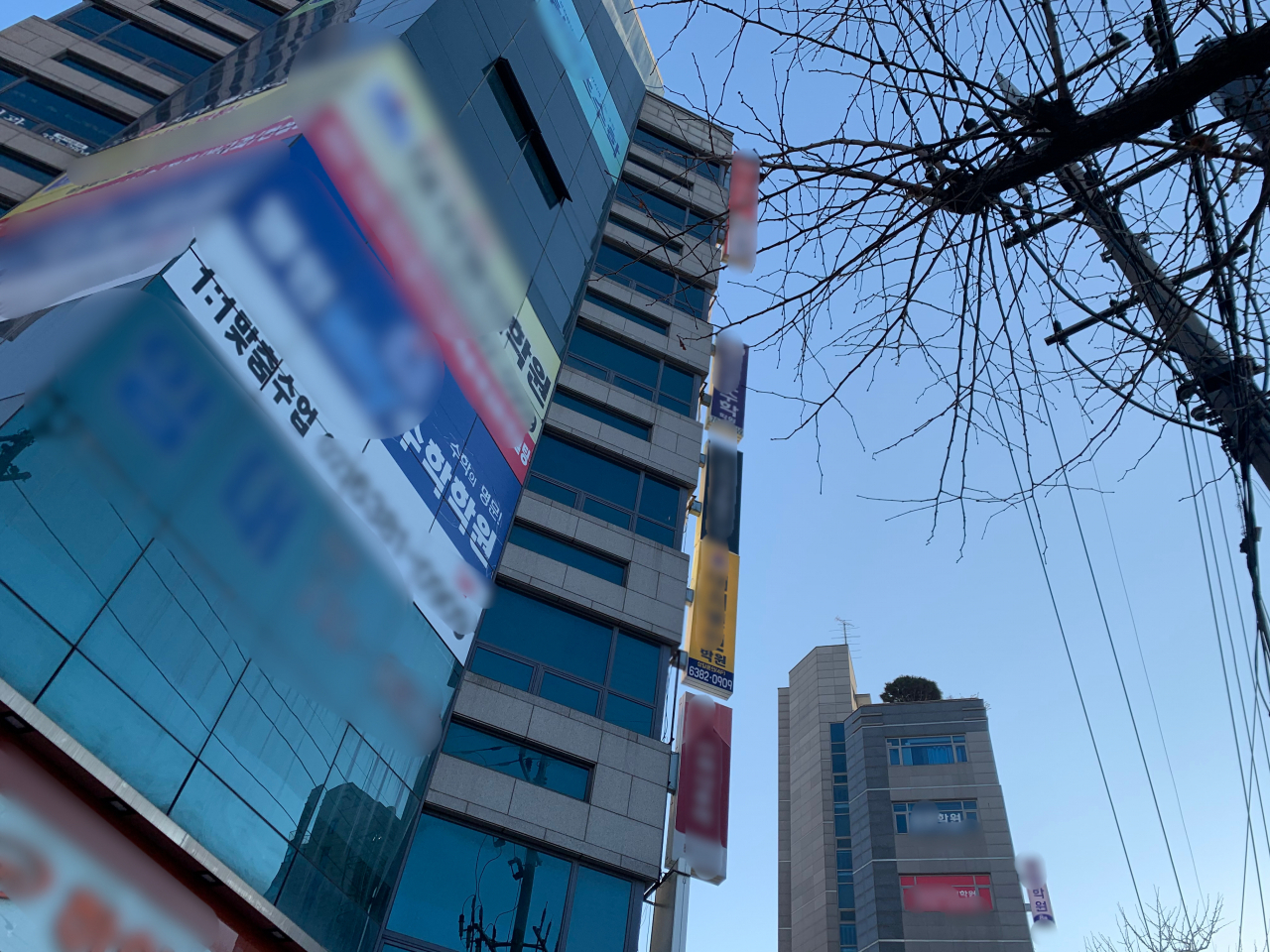 수도권 사회적 거리두기 2.5단계 격상 다음날인 9일 오전 서울 마포구 대흥동의 한 학원가 모습. 박상현 기자/pooh@heraldcorp.com
