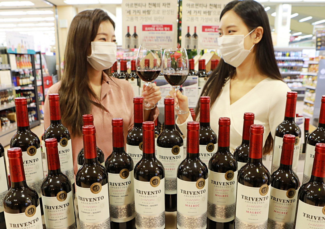 롯데마트가 첫 번째 시그니처 와인을 선보인다. [사진제공=롯데쇼핑]