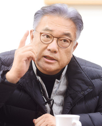 국민의힘 ‘최다선’(5선)인 정진석 의원이 8일 본지와 인터뷰를 갖고 여당의 국회운영과 차기 대선 전망 등에 대한 입장을 밝히고 있다. 이상섭 기자