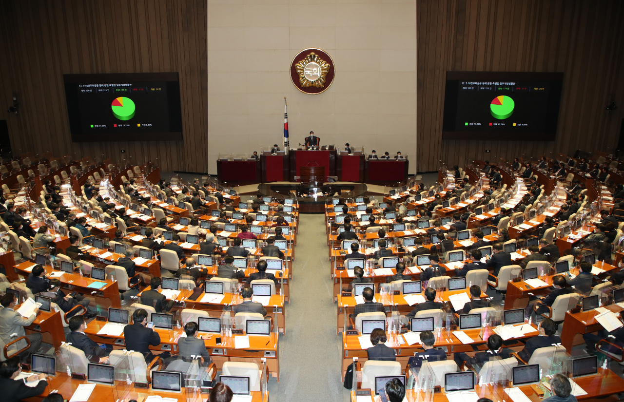 9일 오후 서울 여의도 국회에서 열린 본회의에서 5·18민주화운동 등에 관한 특별법 개정안이 통과되고 있다. [헤럴드경제=이상섭 기자]